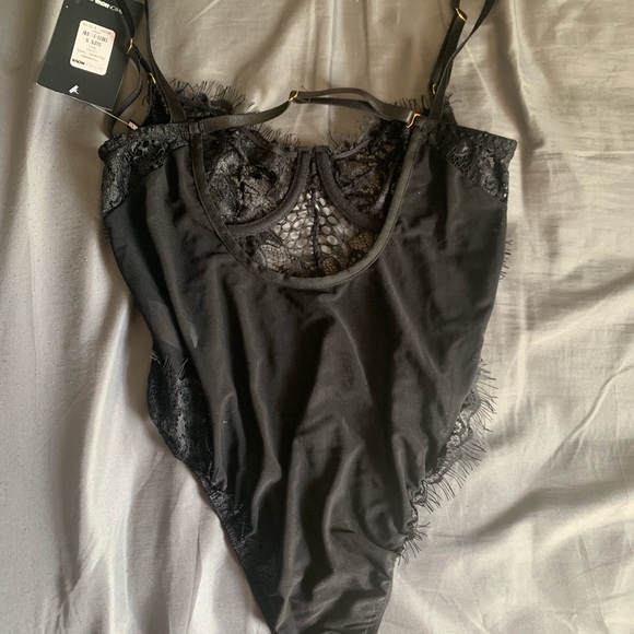 SOLD Fashion nova hopeless romantic teddy bodysuit - Picture 2 of 2